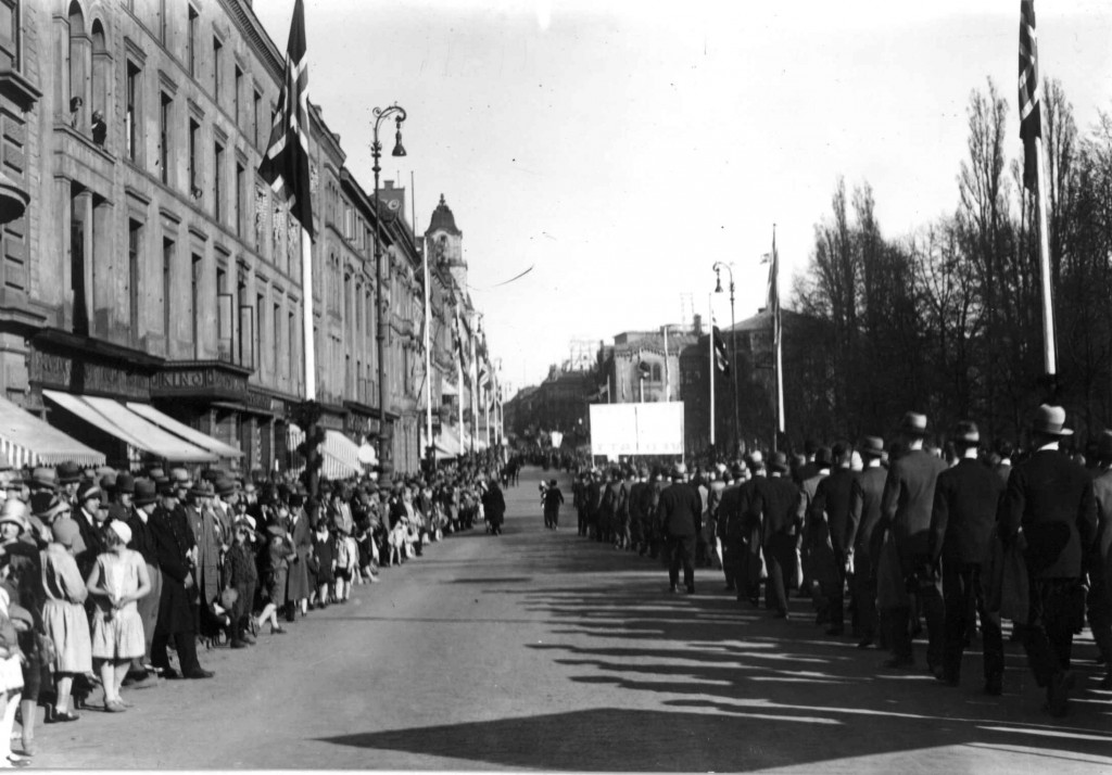 1. mai-tog, Karl Johans gate, år 1930. 