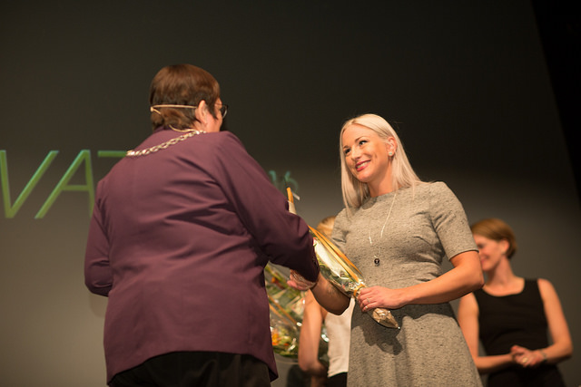 Ordfører Rita Ottervik og vinner av Ung Innovasjonspris, Tina Hunt. Foto: Kai T. Dragland / NTNU 