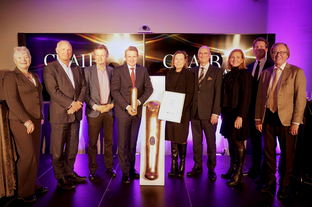 Årets styreleder - fra prisutdelingen Vinner i Norge Chair of the Year 2018, John Andersen, jr med jury og Partnere Tryg, Mercuri Urval og SANDS. Fra venstre på bildet de som har gjort prisen mulig: Juryleder Karin Bing Orgland, Per Saxegaard, Fredrik Baksaas, Årets Styreleder John Andersen jr., Mari Thjømøe, Harald Hjertø Mercuri Urval, Kathryn Moore Baker, Nicolai Skridshol SANDS og Gunnar Eckbo initiativtager til prisen. Foto: Tobias Michel